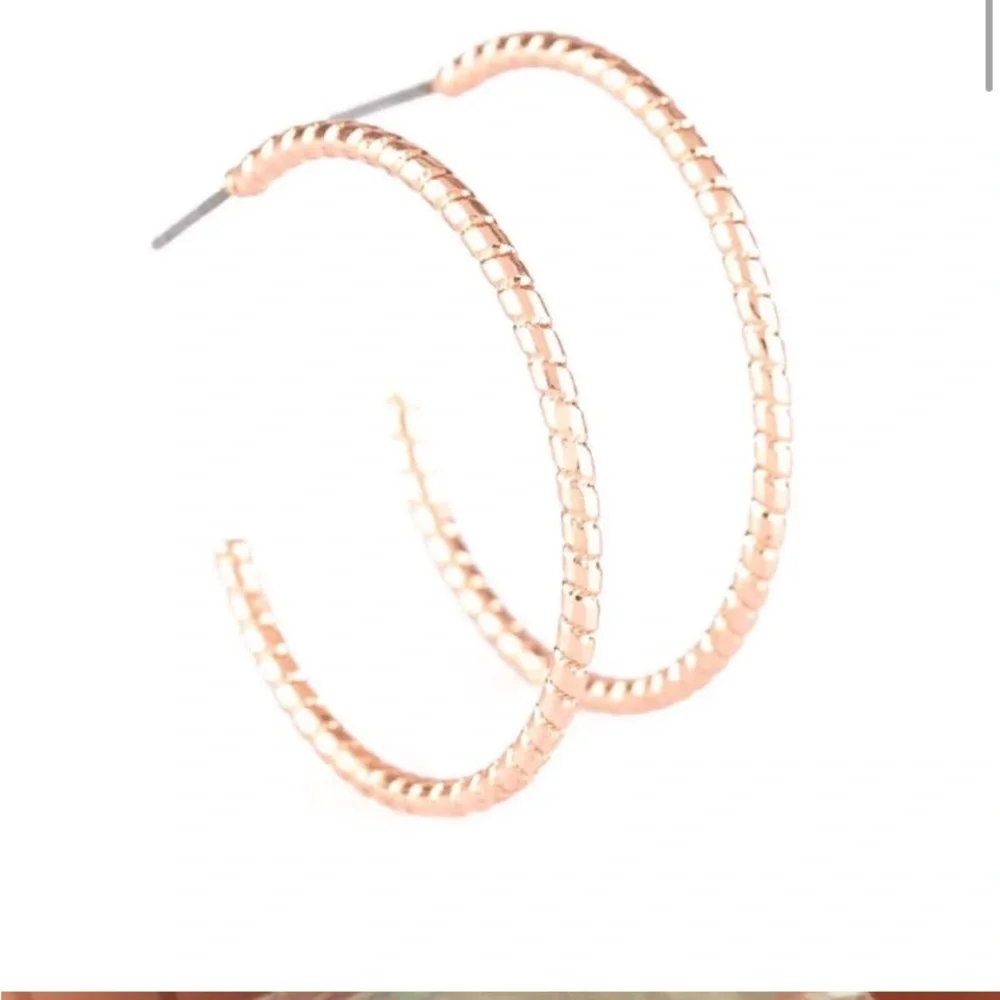 🌟3/$15 🆕NIP: Paparazzi Hoop, Line, and Sinker - Rose Gold Earrings